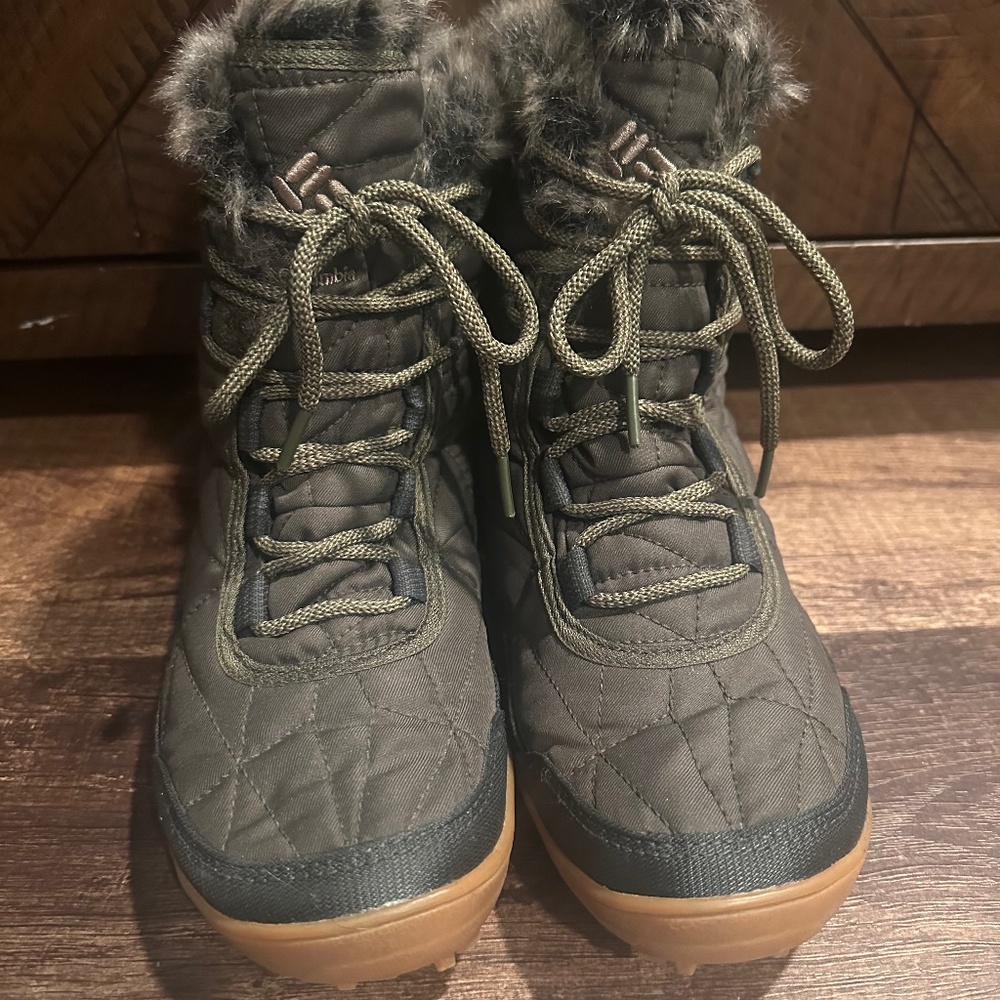 Columbia Minx Shorty III in Olive/Khaki